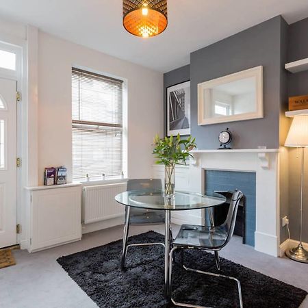 Ashton House - Stylish 2 Bedroom House, Close To Luton Town Center & Airport Luaran gambar