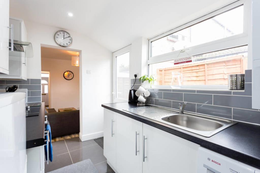 Ashton House - Stylish 2 Bedroom House, Close To Luton Town Center & Airport Luaran gambar