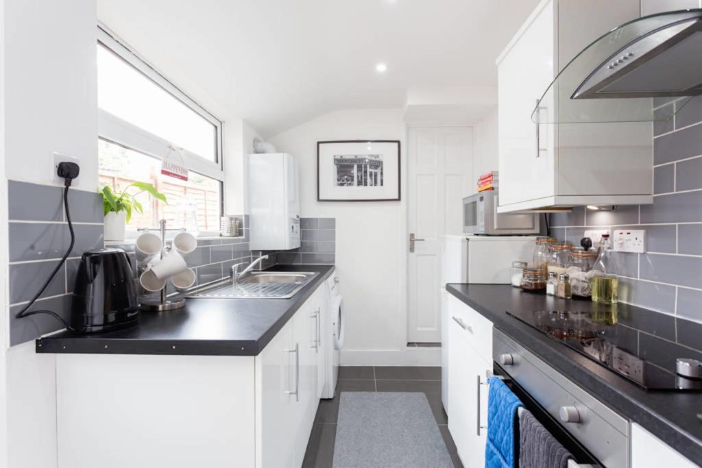 Ashton House - Stylish 2 Bedroom House, Close To Luton Town Center & Airport Luaran gambar