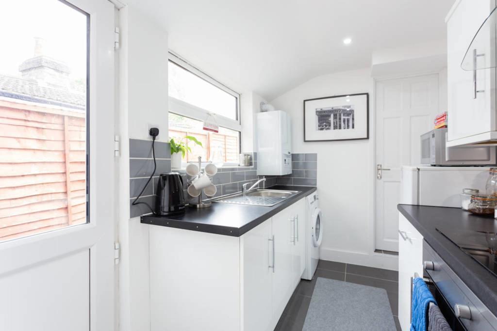 Ashton House - Stylish 2 Bedroom House, Close To Luton Town Center & Airport Luaran gambar