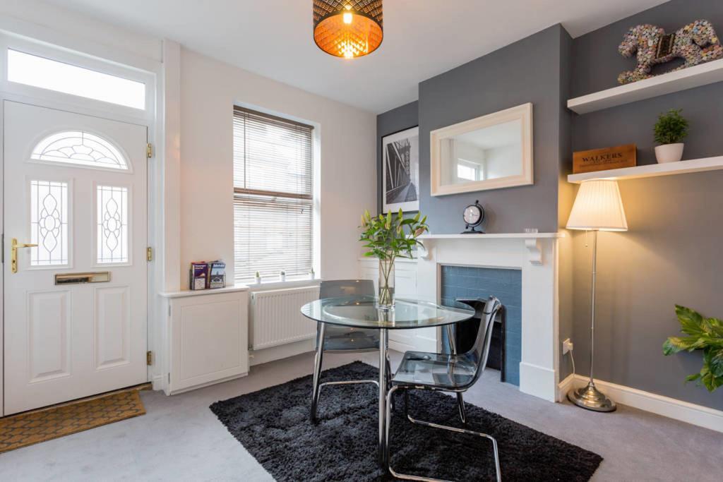 Ashton House - Stylish 2 Bedroom House, Close To Luton Town Center & Airport Luaran gambar