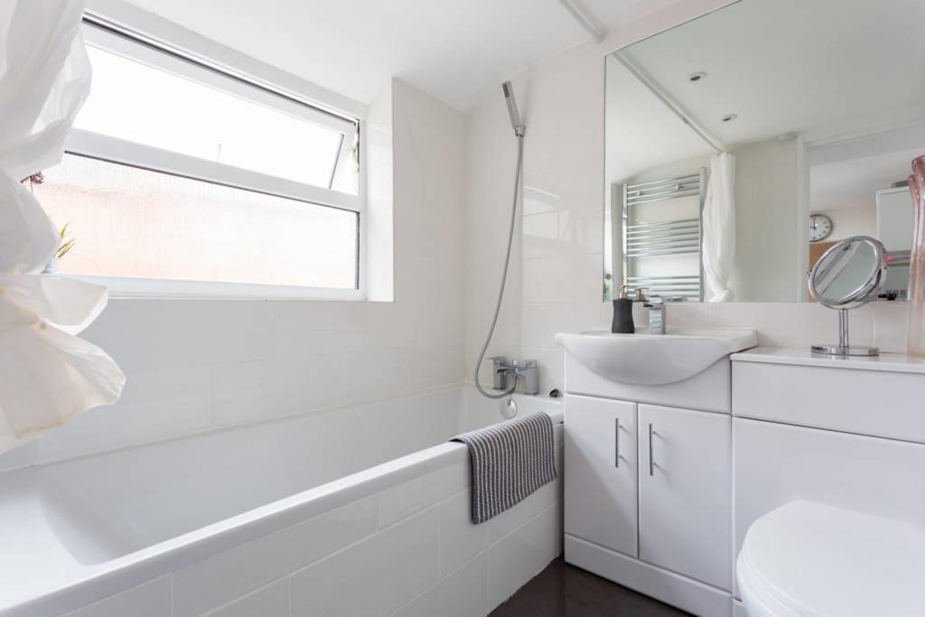 Ashton House - Stylish 2 Bedroom House, Close To Luton Town Center & Airport Luaran gambar